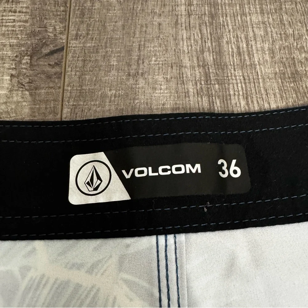 Volcom Blue and Yellow Leaf Pattern Swim Shorts Boardshorts Size 36